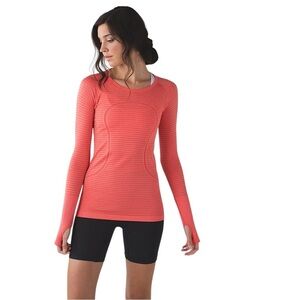 LULULEMON Swiftly Tech Long Sleeve Crew in Heathered Alarming